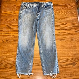 Silver Jeans Co- Blue ankle/cropped fringed jeans Sz 33